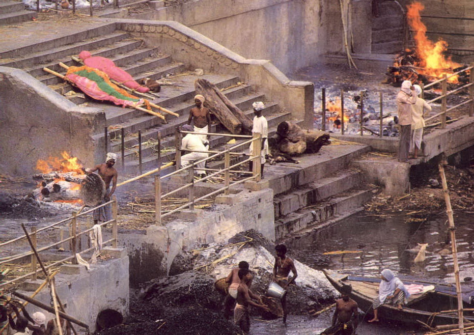 Cremation_in_Varanasi.jpg