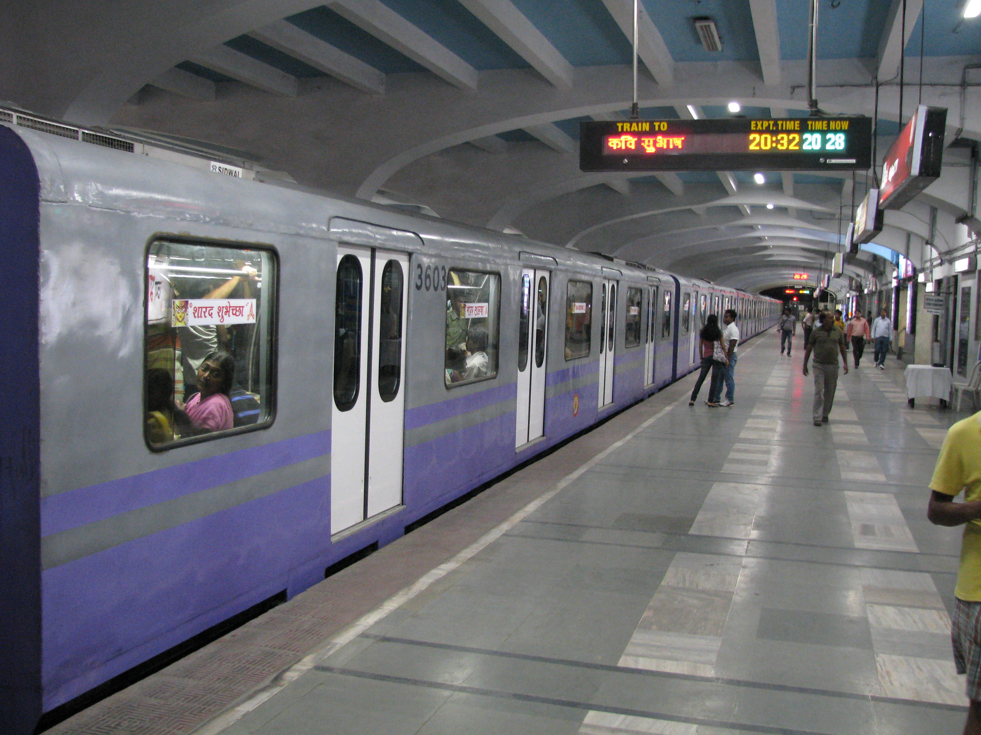 metro-ac-train2.jpg