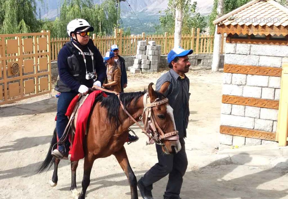 Chinese-Tourists-in-Hunza-5.jpg