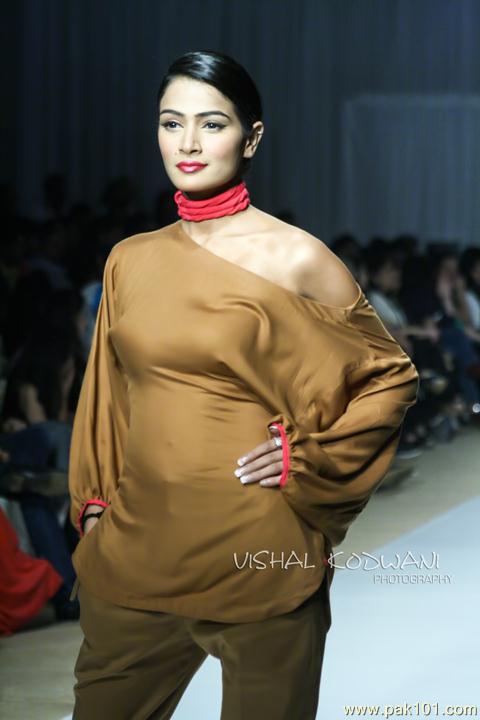 Pakistan_Fashion_Week_PFW_2012_11_hxlfb_Pak101(dot)com.jpg