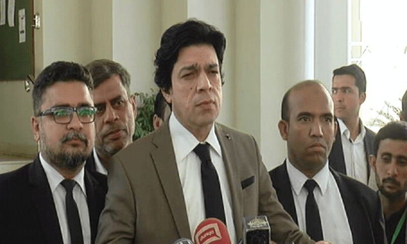 <p>Faisal Vawda speaks to media persons outside Supreme Court on Friday. — DawnNewsTV</p>