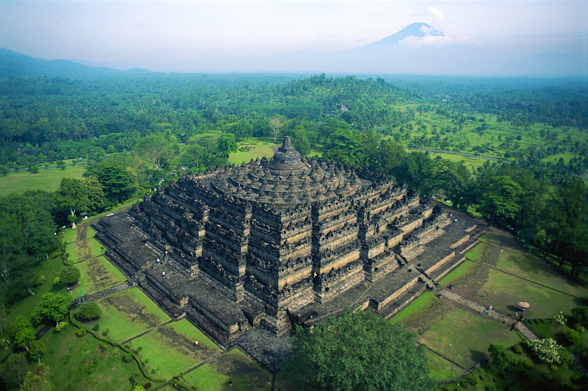 f4024c571e5e09ce5e4049bc181500b1-borobudur-temple.jpg