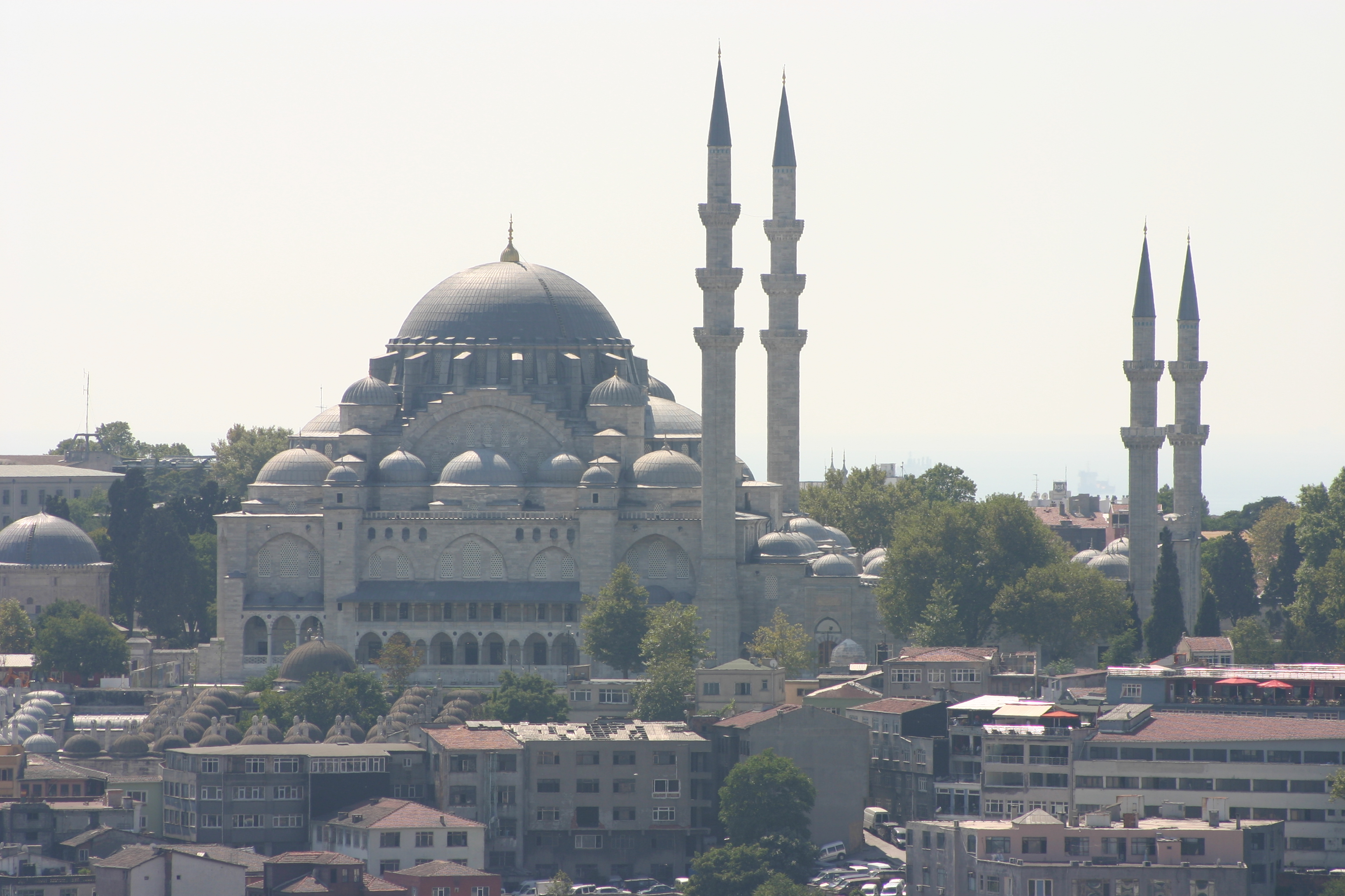 View_of_S%C3%BCleymaniye_Mosque_from_the_Galata_Tower.jpg