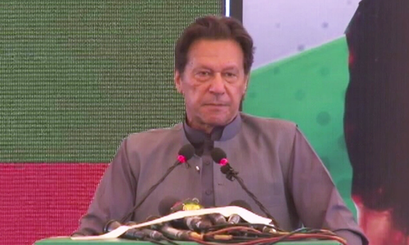 PTI Chairman Imran Khan addresses parliamentarians in Peshawar today.—DawnNewsTV