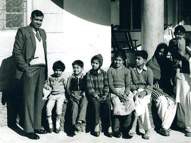 1963-Rawalpindi-with-family-640x480.jpg