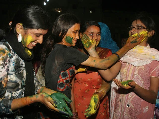 Holi-at-Swami-Narayan-Temple-31-640x480.jpg