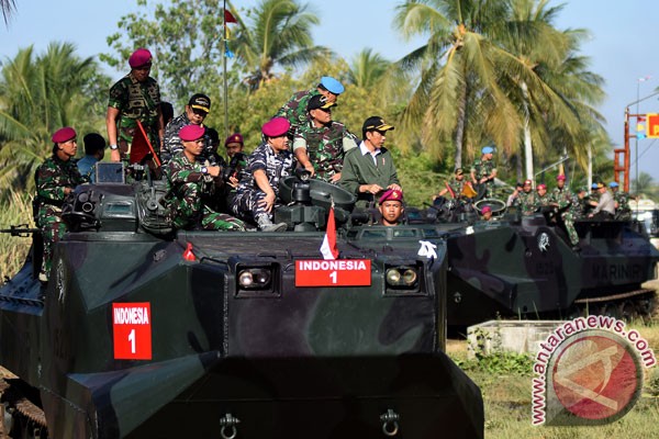 20160915antarafoto-presiden-tinjau-operasi-amfibi-tni-al-150916-mrh-2.jpg