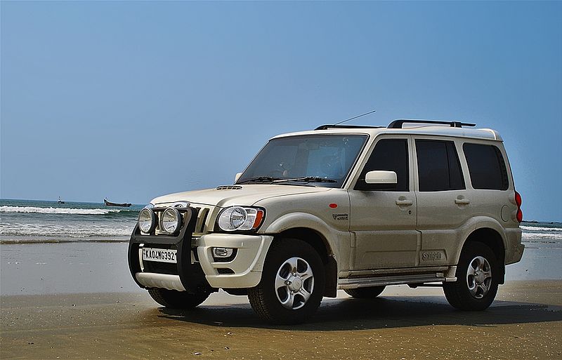 800px-MahindraScorpio_Cropped.jpg