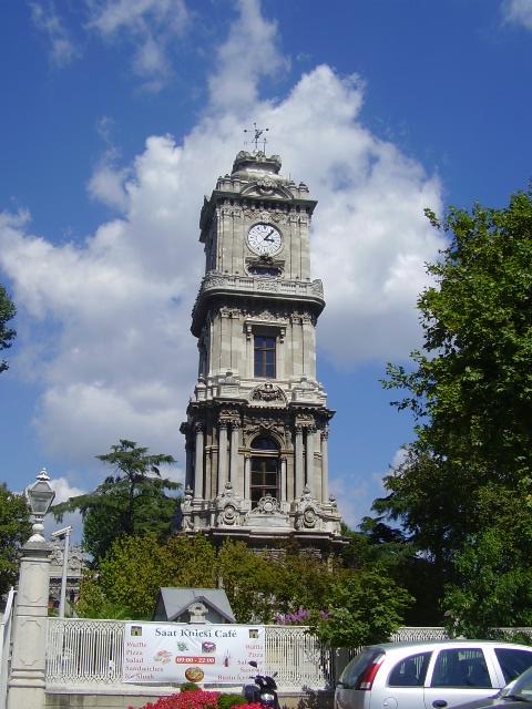 Dolmabah%C3%A7e_Palace_Clock_Tower.jpg