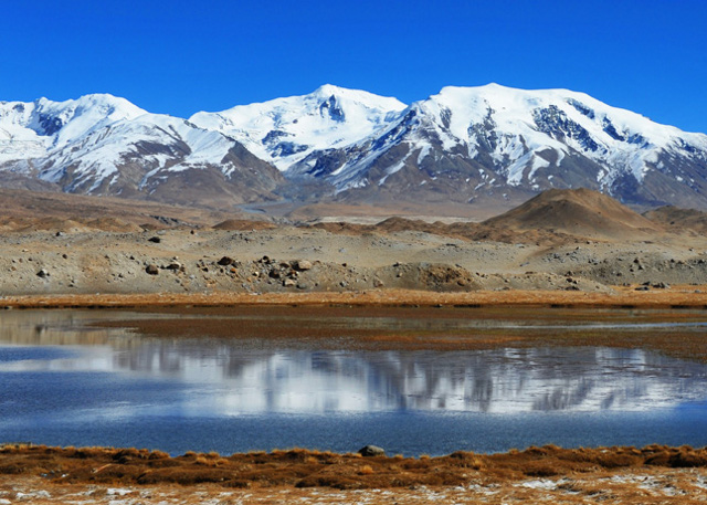 xinjiang-larakul-lake.jpg