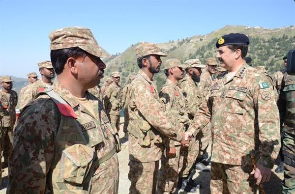 general-raheel-sharif-in-shawal-area.jpg