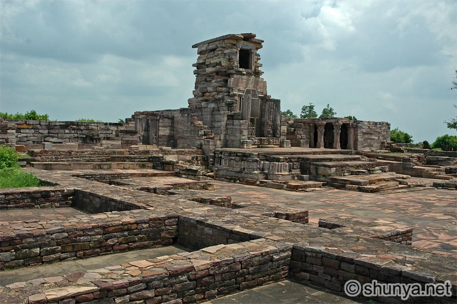 SanchiStupas48.jpg