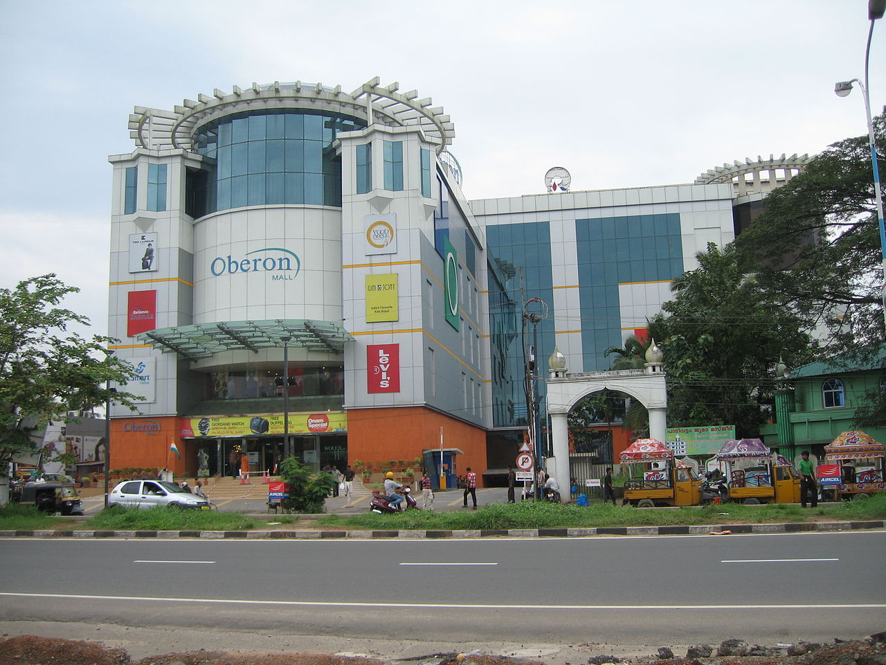 1280px-Oberon_Mall_Kochi.jpg