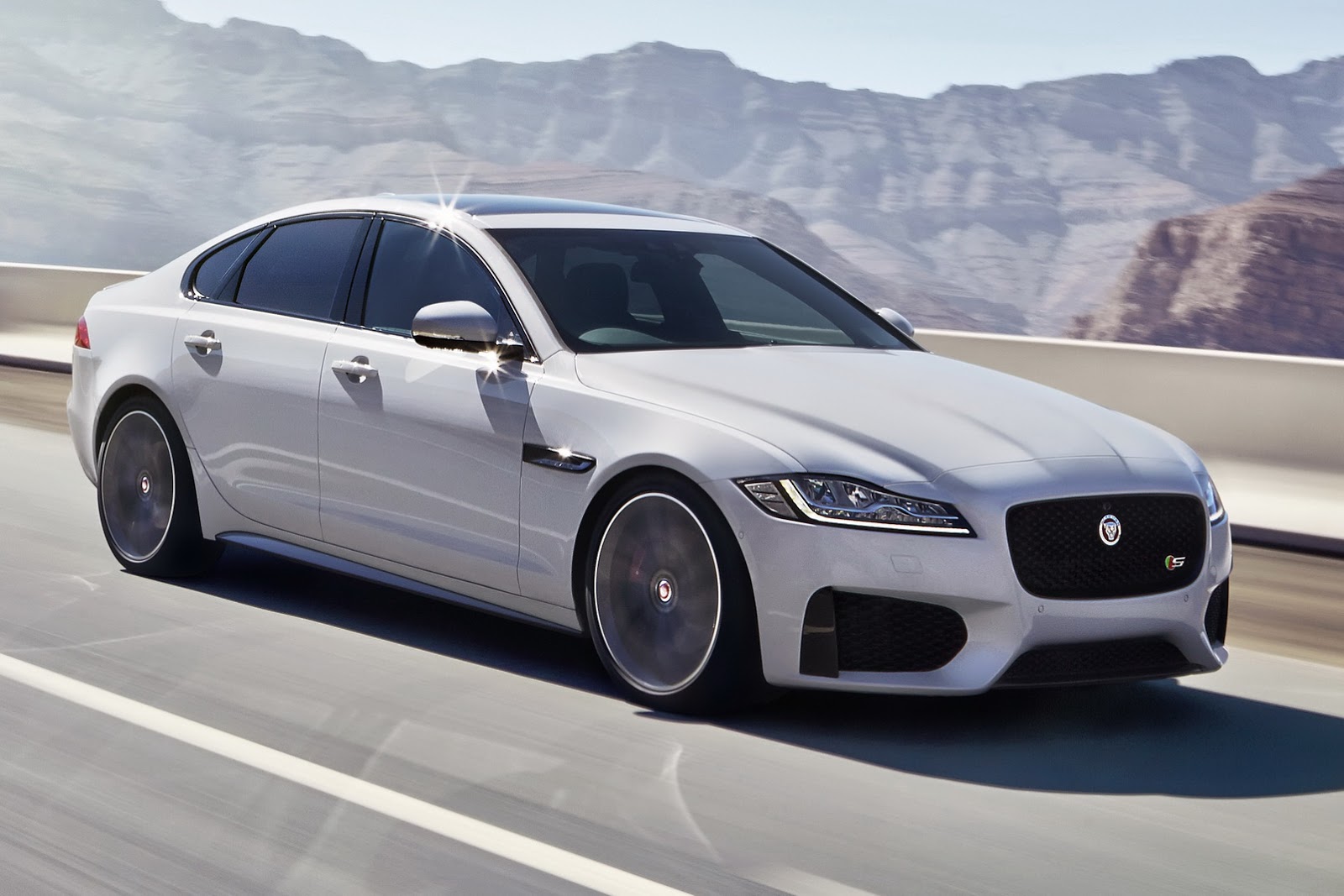 2016-Jaguar-XF-34.jpg