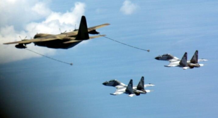 kc_130b_air_refueling_su30_tniau.jpg