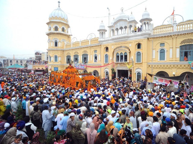 289749-Sikhpilgrimsphotoafp-1320934920-380-640x480.jpg