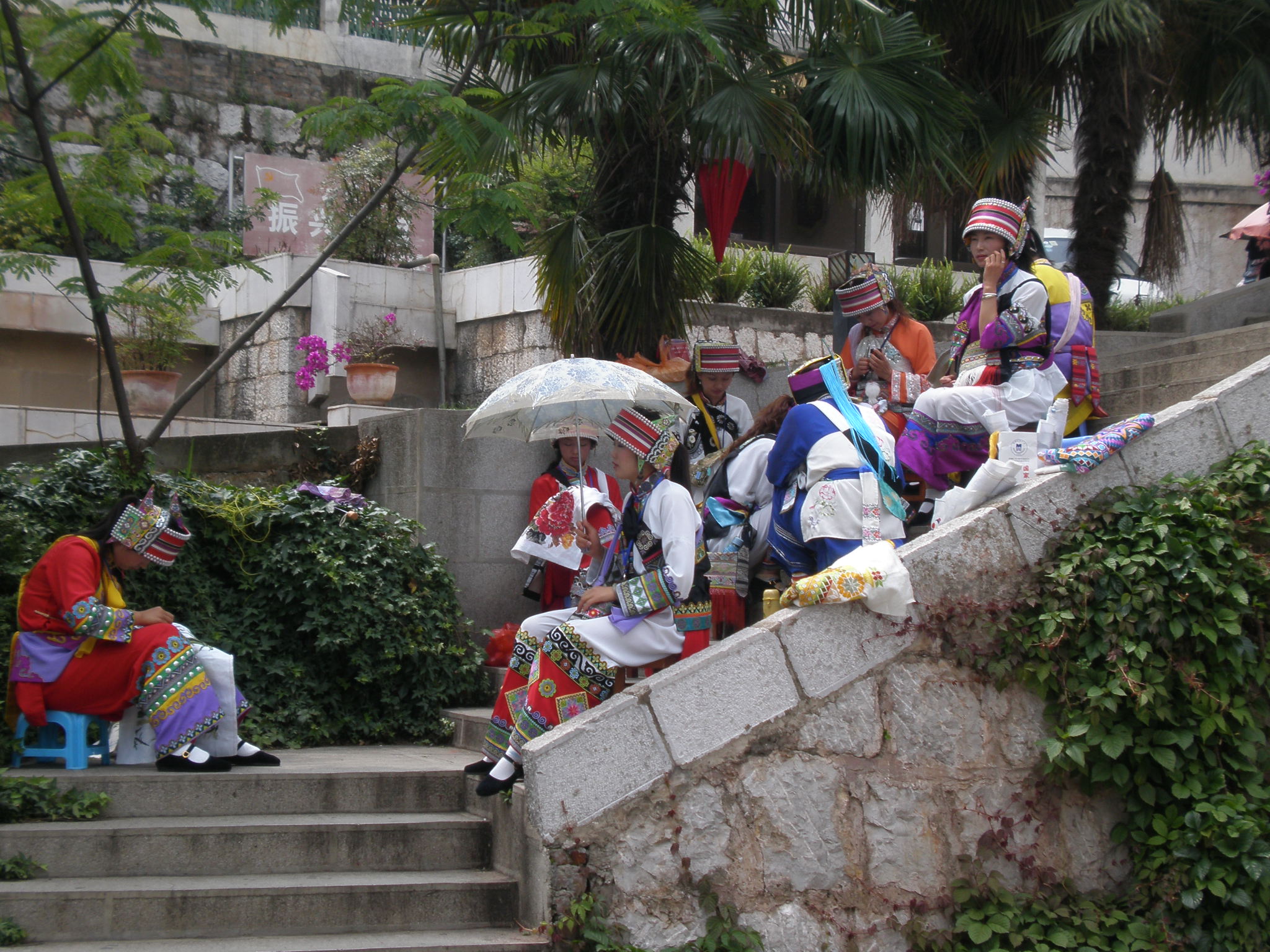 Group_of_Sani_tour_guides_at_Stone_Forest_1.JPG