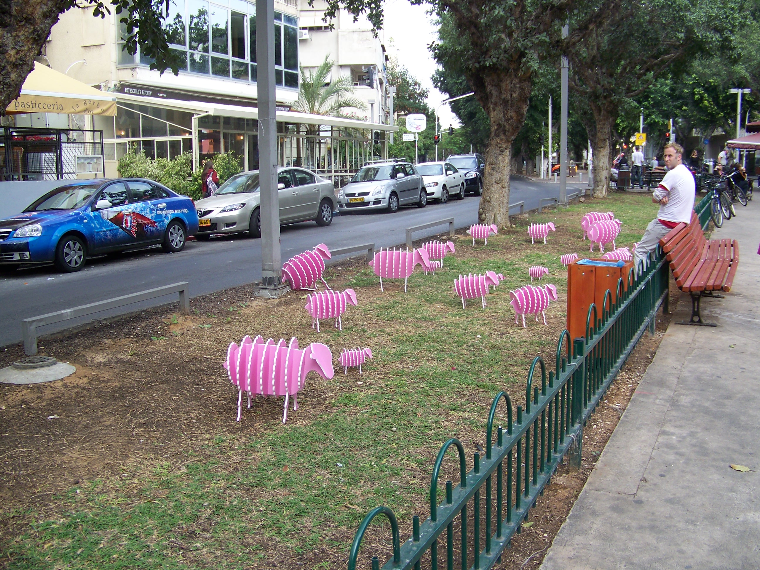 pink-sheep-rothschild-blvd-tel-aviv.jpg