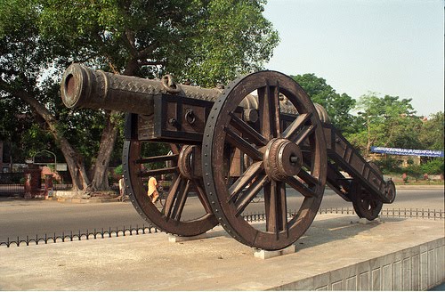 Cannon%2Bin%2Blahore.jpg