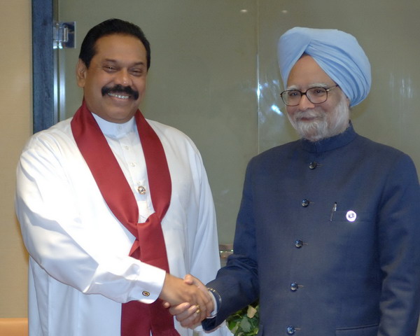 Mahinda+Rajapakse+with+Dr.+Manmohan+Singh.jpg