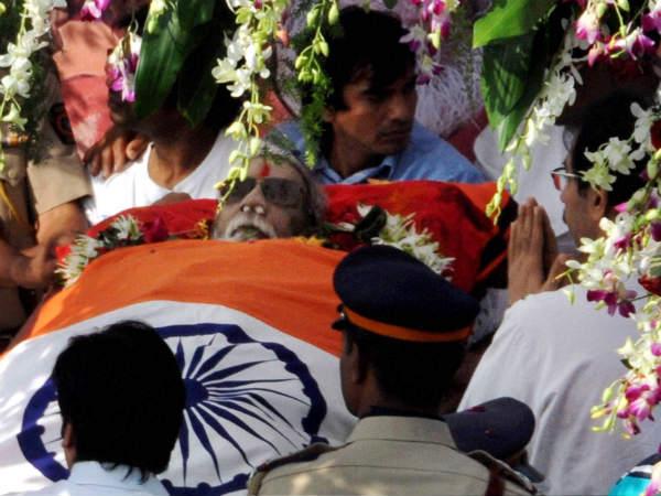 16-bal-thackeray-funeral.jpg