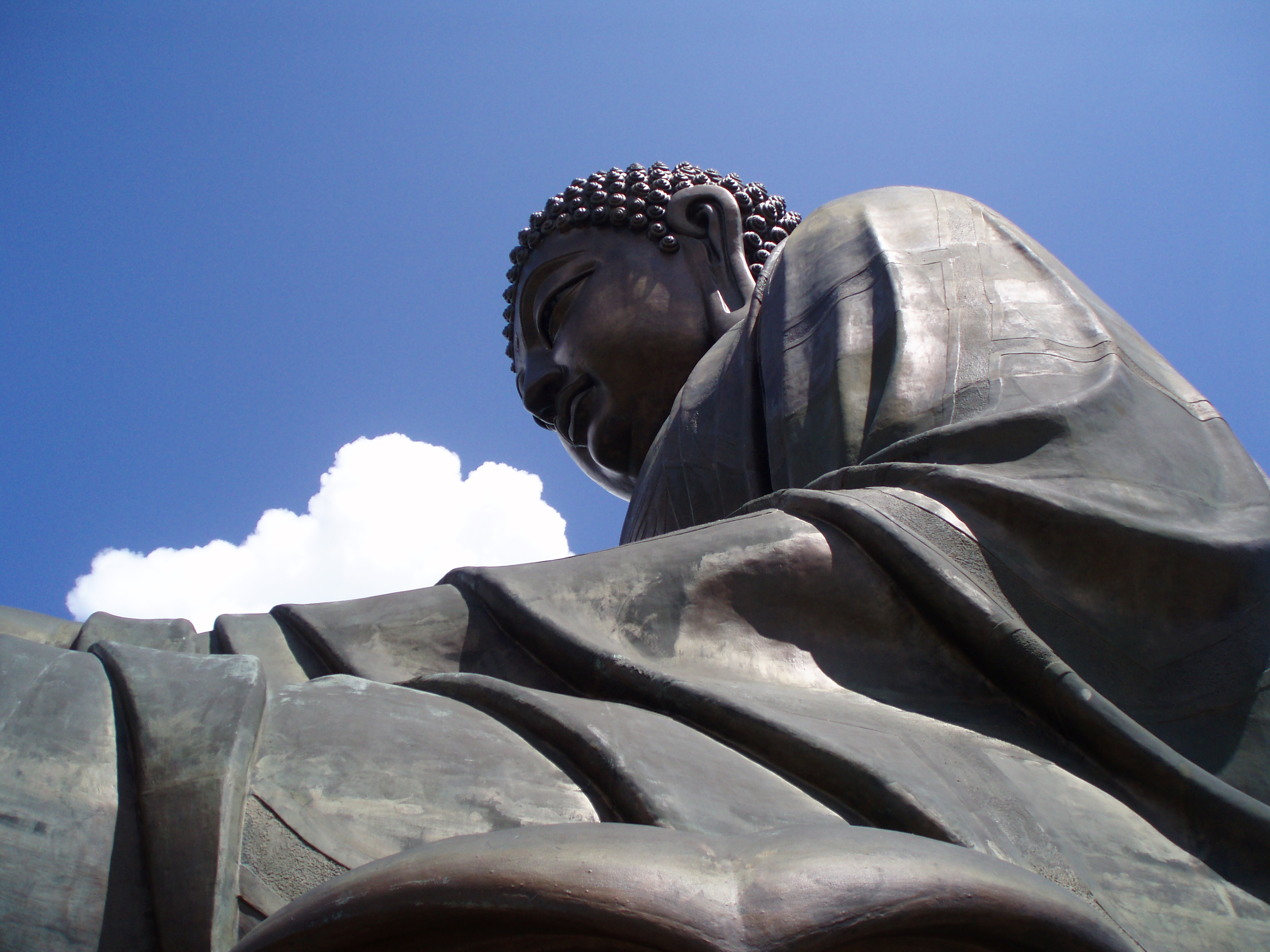 Tian_Tan_Buddha_Face.jpg