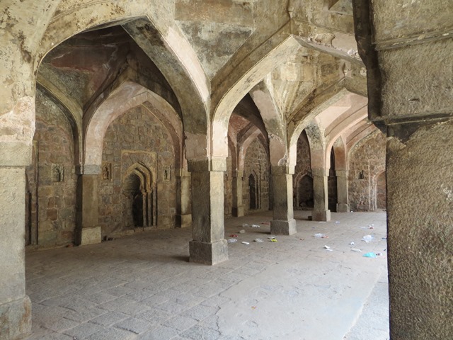 Mubarak-Shah-Mosque.jpg