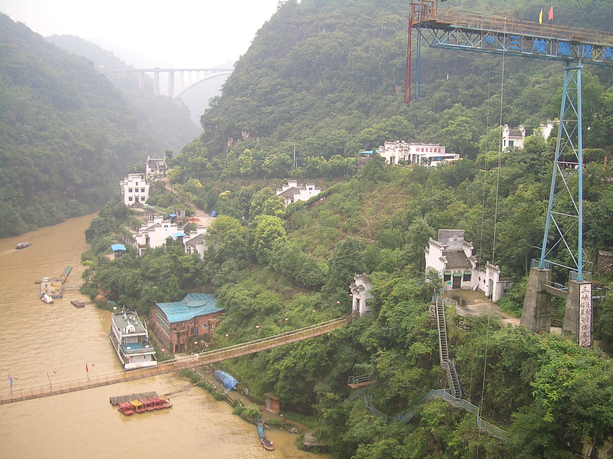 Yichang-Xiakou-Scenic-area-flying-tourist-4842.jpg