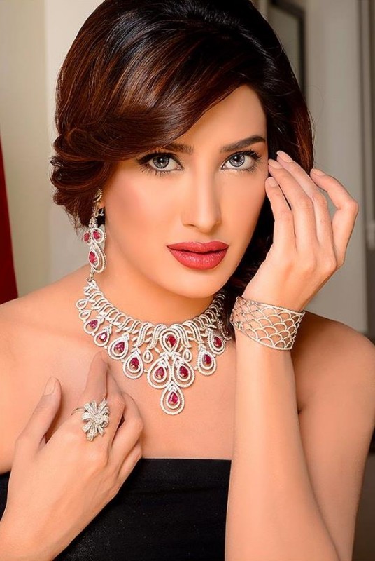 Pakistani-Celebrities-endorsing-Afzal-Jewelers-16-536x800.jpg