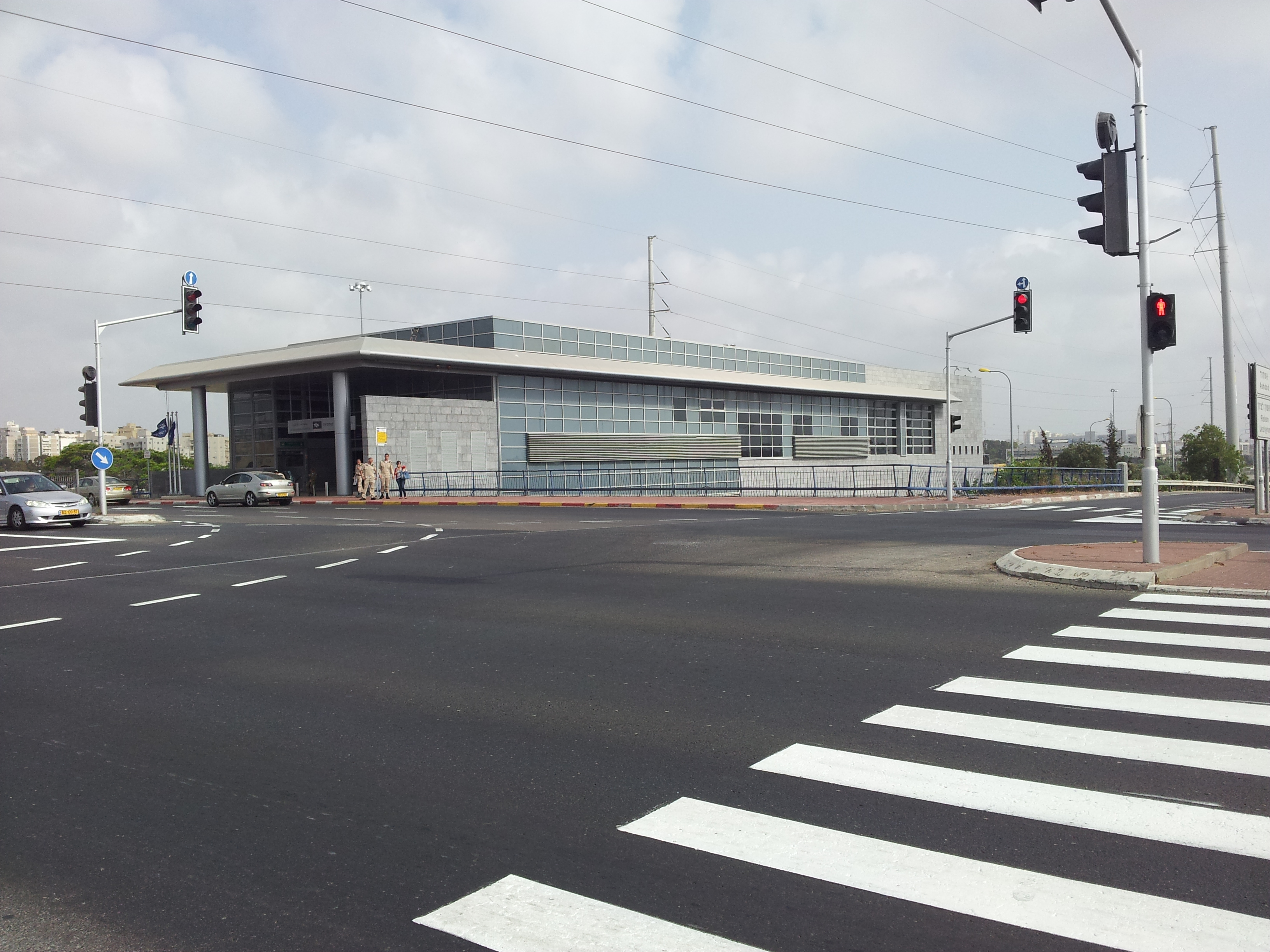 Bat_Yam-Komemiyut_Railway_Station_05.jpg