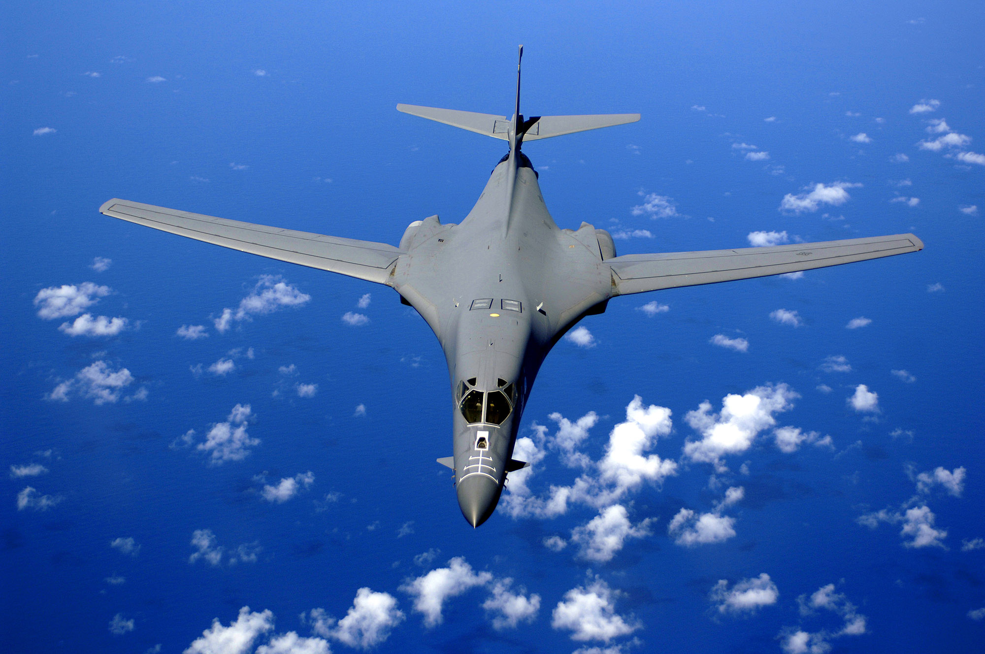 B-1B_over_the_pacific_ocean.jpg