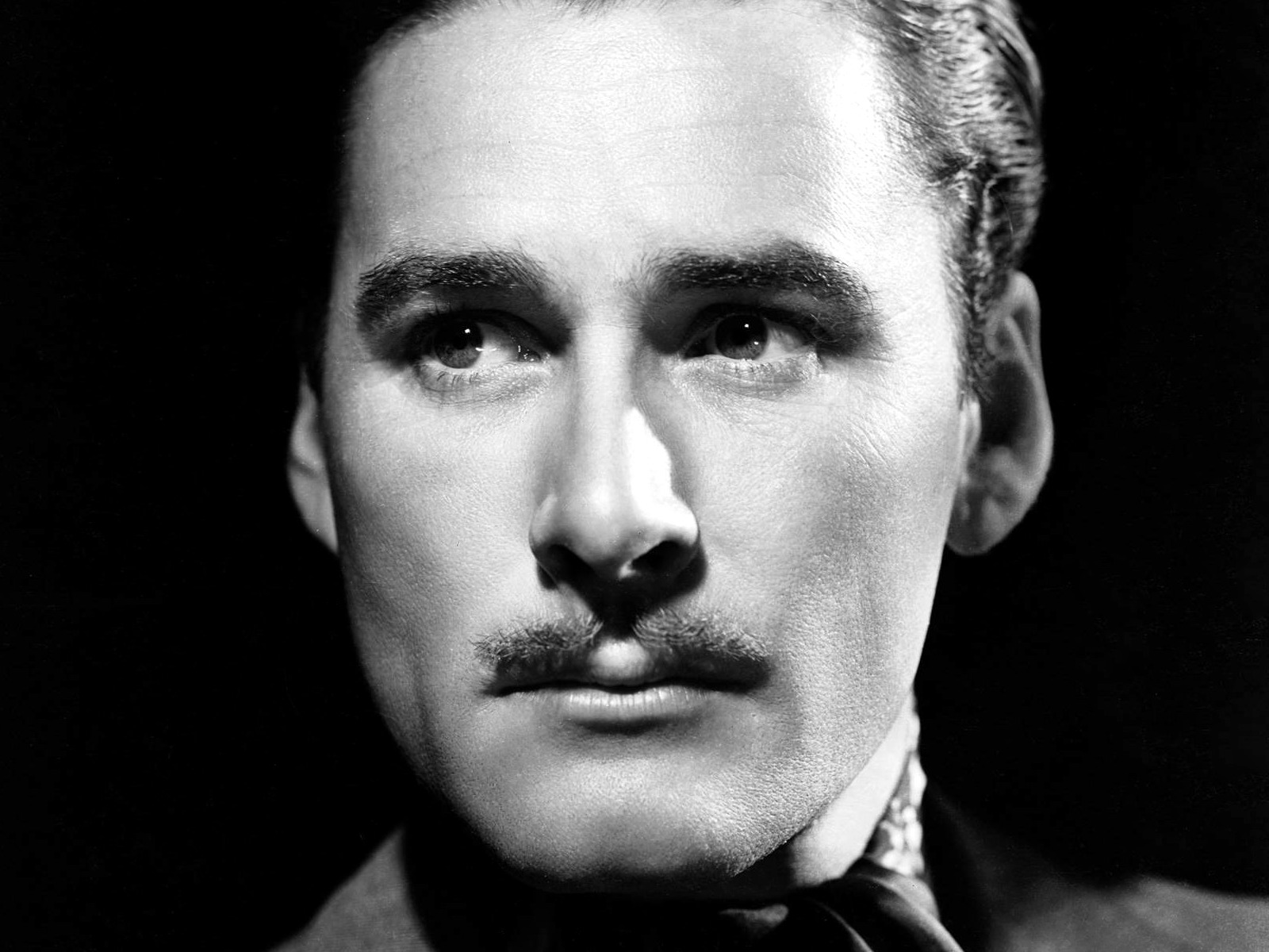 errol-flynn-pencil-mustache-4.jpg