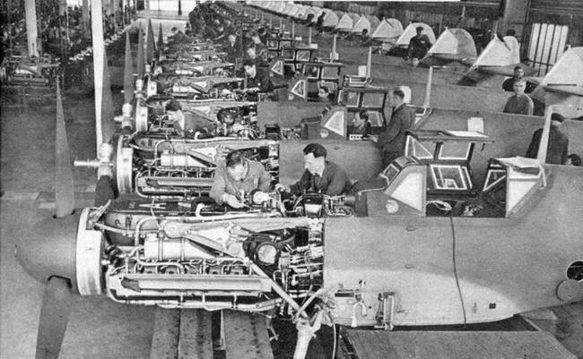 Bf109Gassemblyline_regensburg.jpg