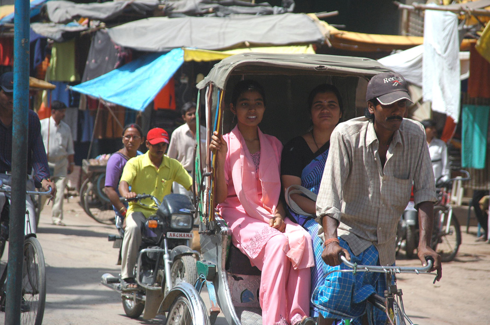 VNS%20Varanasi%20or%20Benares%20-%20women%20in%20cycle-rickshaw%203008x2000.jpg