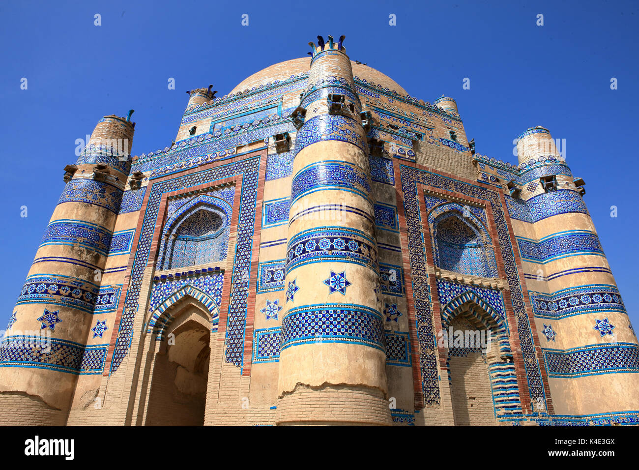 tomb-of-bibi-jawindi-K4E3GX.jpg