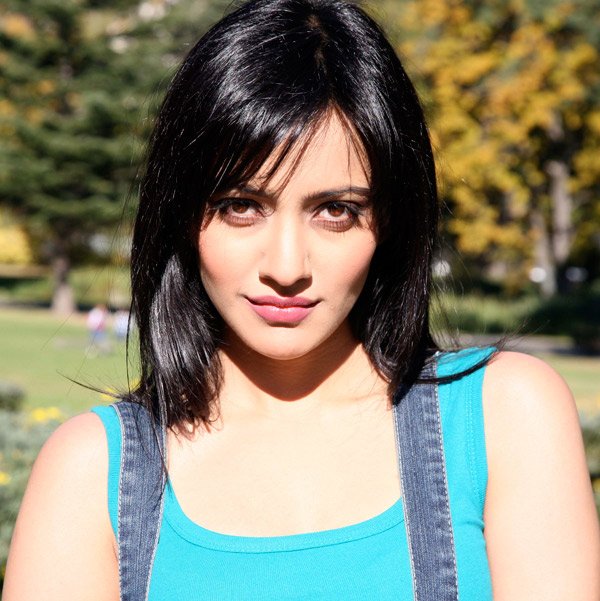 Neha+sharma+unseen+hot+pic1+%282%29.jpg