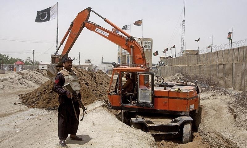 Pakistan-fencing-border.jpg