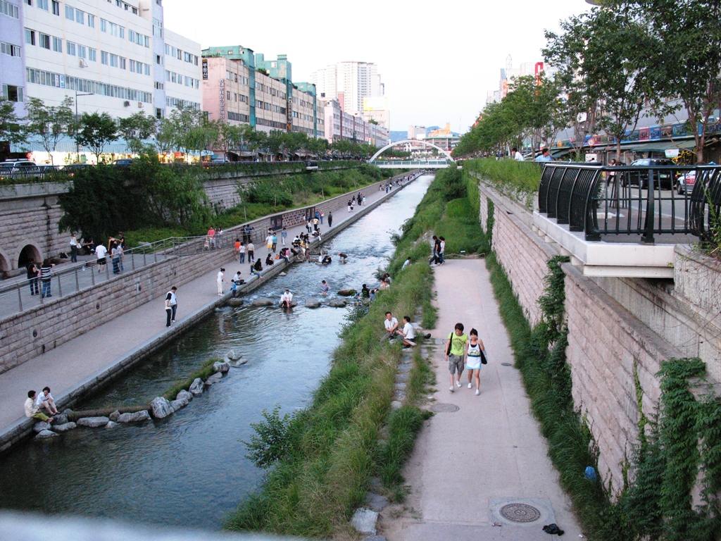 Korea-Seoul-Cheonggyecheon-01.jpg