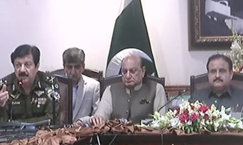 Punjab IGP Inam Ghani and Chief Minister Usman Buzdar attend a press conference. — DawnNewsTV