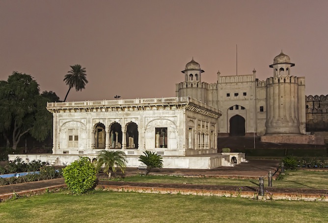 56-244540-lahore-fort.jpg