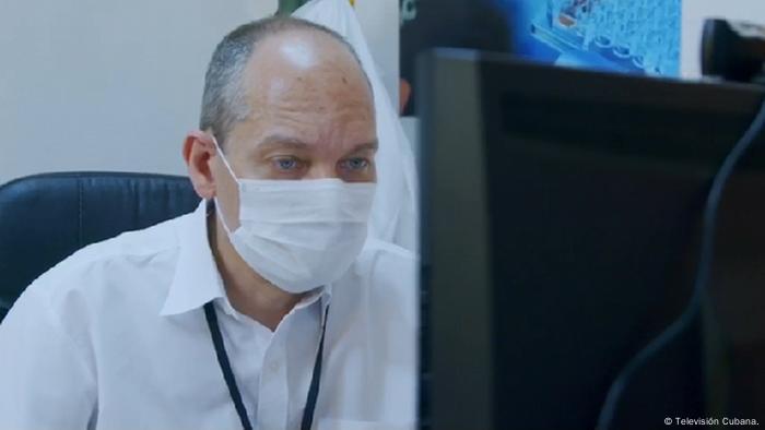 Gerardo Enrique Guillen Nieto sits at a computer