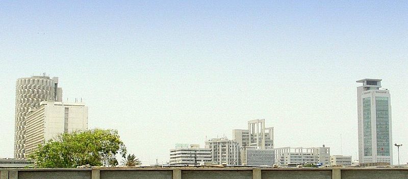 800px-Karachi_Chundrigar_skyline.jpg