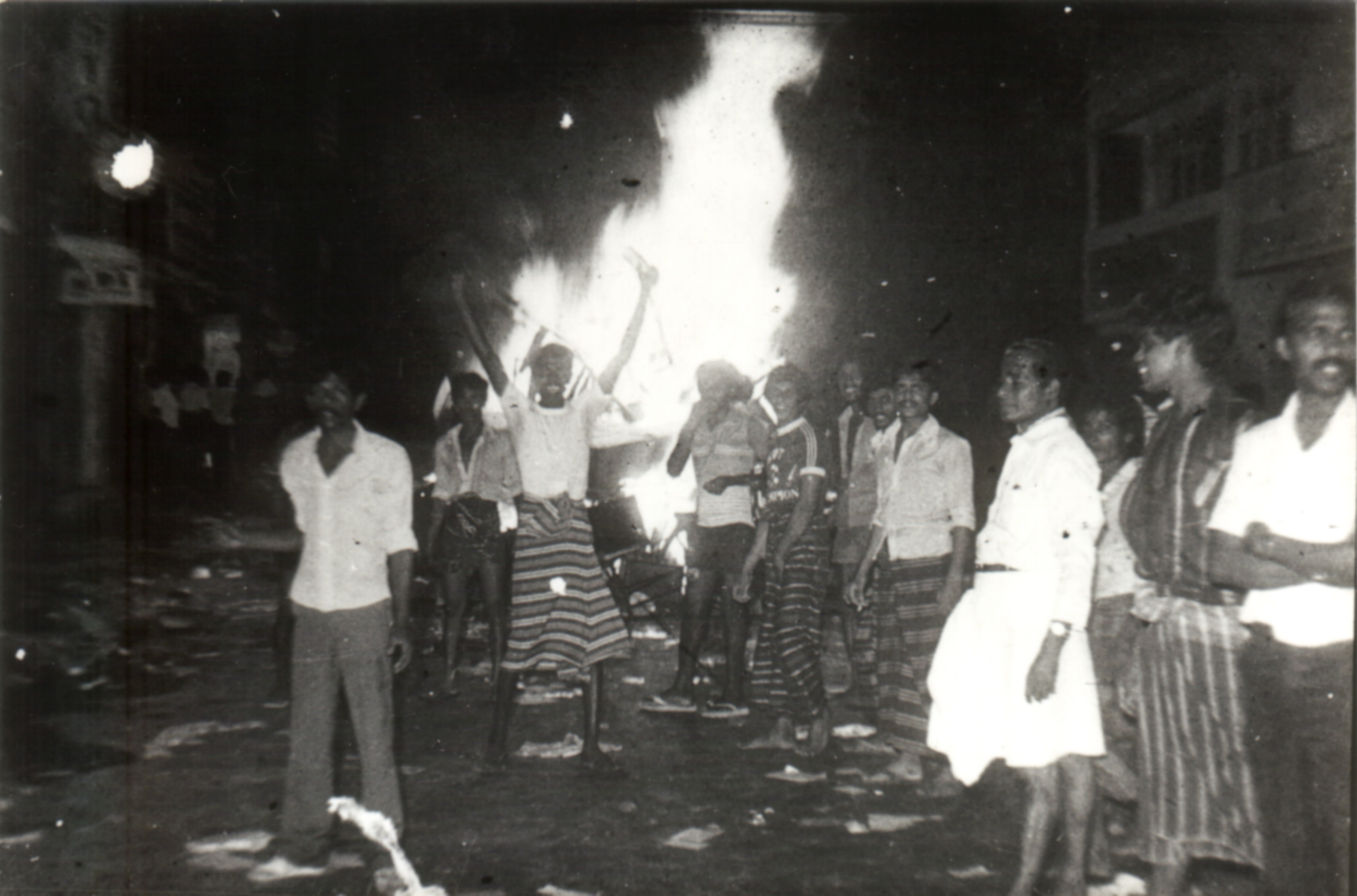 14a-borella-rioters-1983-burning.jpg