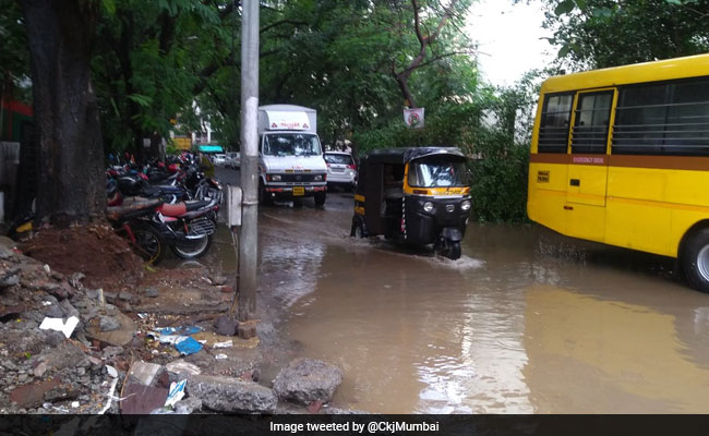 mumbai-rain-twitter-650_625x300_1528368026396.jpg