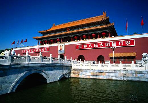 beijing_tiananmen_square_e.jpg