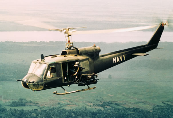 american-gunners-helicopters-vietnam.jpg