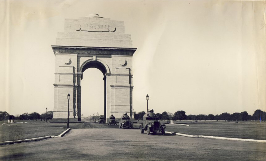 India_Gate_in_1930s.jpg