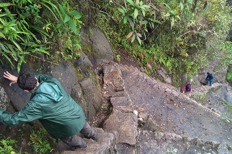 huayna-picchu-escaleras.jpg