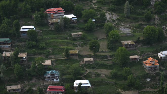 160701053817_arangkel_neelum_valley_kashmir_976x549_bbc_nocredit.jpg