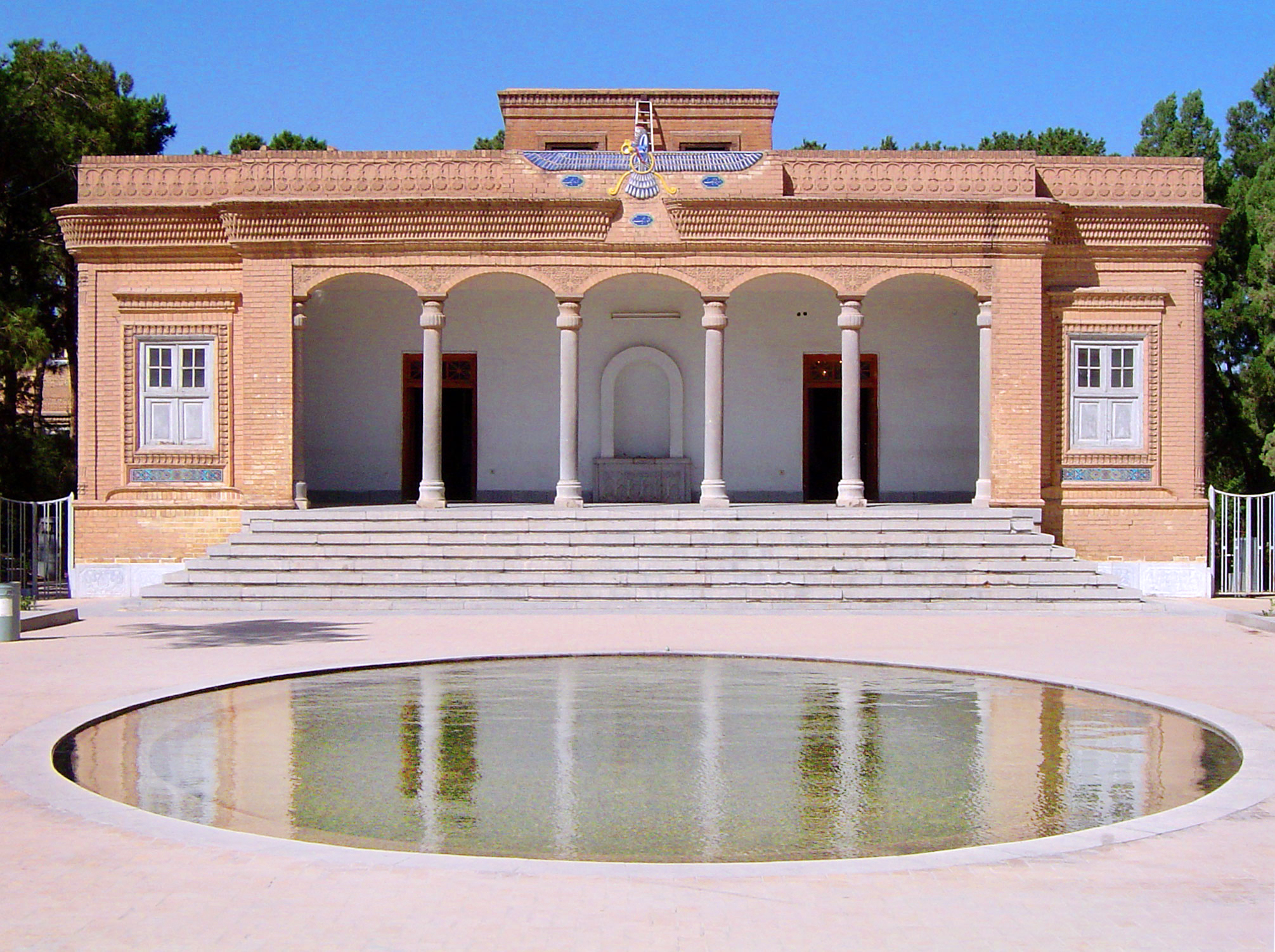 Yazd_fire_temple.jpg